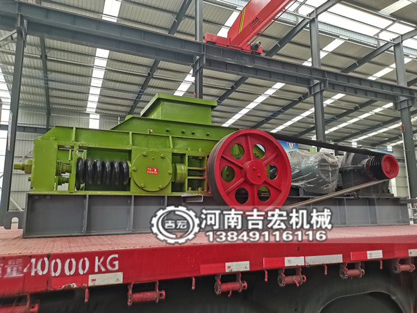 白灰廠破碎新選擇！狼牙式雙齒輥機,10cm大塊生石灰10cm輕松碎至3cm!